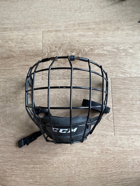 Medium CCM FM580 Full Cage (Used)