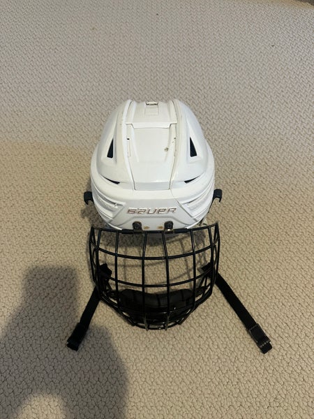 Medium Bauer Re-Akt 150 White Helmet  w/ Small CCM Cage (Used)