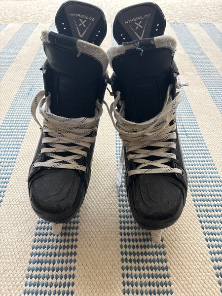 2021 Bauer Vapor Hyperlite Hockey Skates Regular Width Pro Stock 9 (Used)