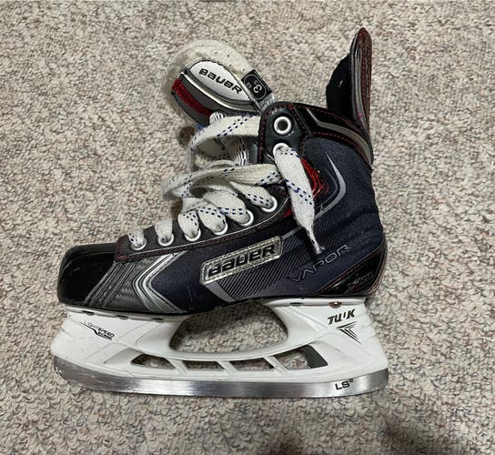 2014 Bauer Vapor X80 Hockey Skates Extra Wide Width Size 3.5 (Used)