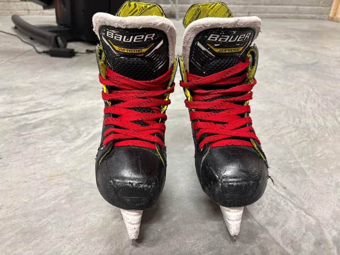 Bauer Supreme M4 Hockey Skates Size 2.5 (Used)