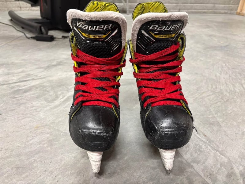 Bauer Supreme M4 Hockey Skates Size 2.5 (Used)