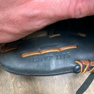 Mizuno RH Baseball Glove 11.5" (Used)