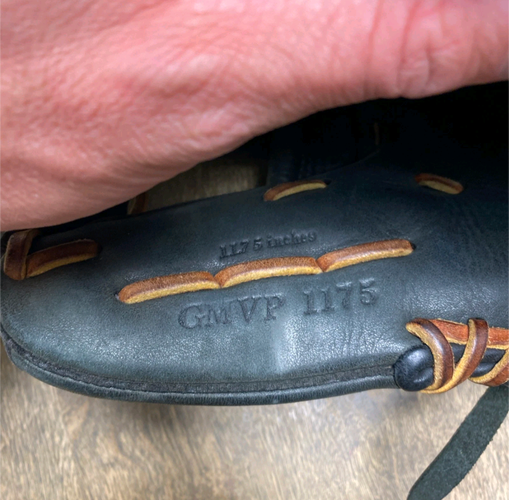 Mizuno RH Baseball Glove 11.5" (Used)