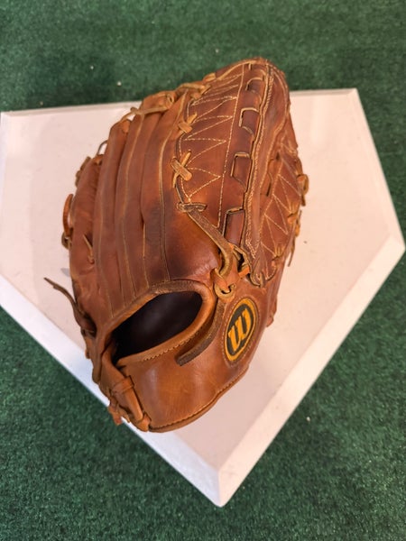 Wilson A1000 RH Infield Baseball Glove 11.25" (Used)