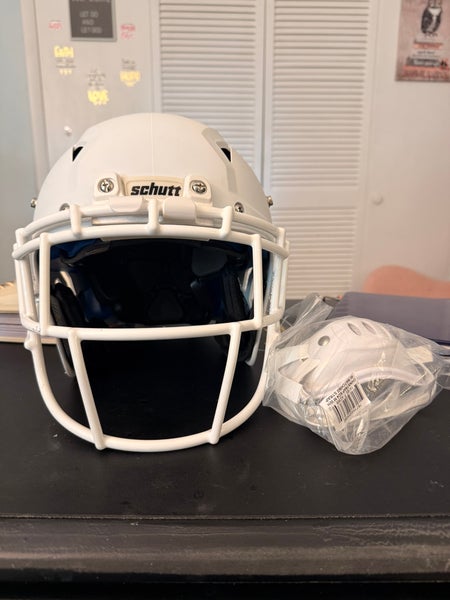 Schutt Vengeance PRO LTD II WHITE HELMET WITH ATTACHED FACEMASK