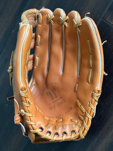 Mizuno MZ1302 Softball Glove (Used)