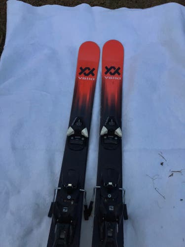 Kid's 2022 All Mountain 138 cm Volkl Mantra Jr Skis With Bindings (Used)