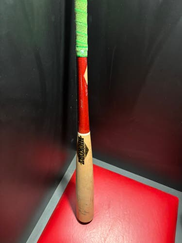 Louisville Slugger Bat (-3) 29 oz 32" (Used)
