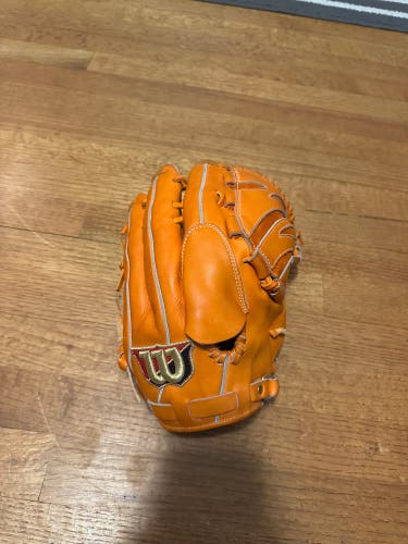 Wilson Staff RH Pitcher's Baseball Glove 12" (Used)