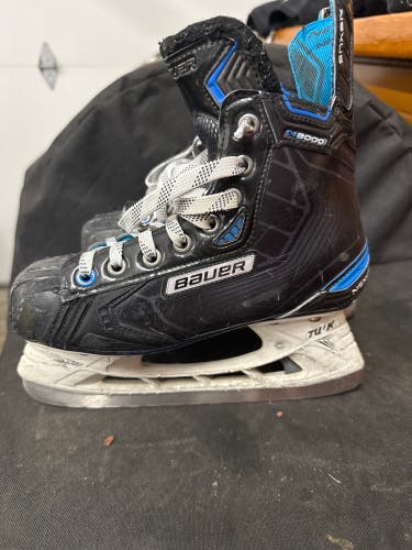 2016 Bauer Nexus N8000 Hockey Skates Size 4 (Used)