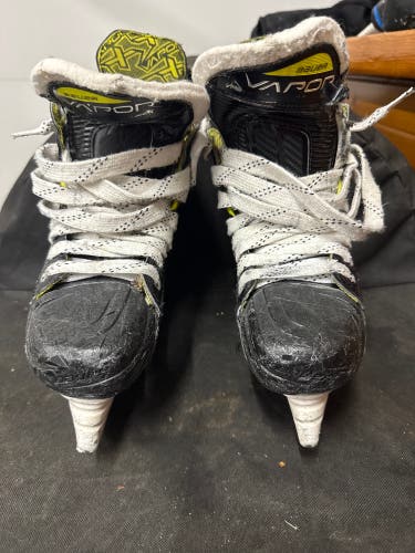2022 Bauer Vapor X3 Hockey Skates Size 3 (Used)