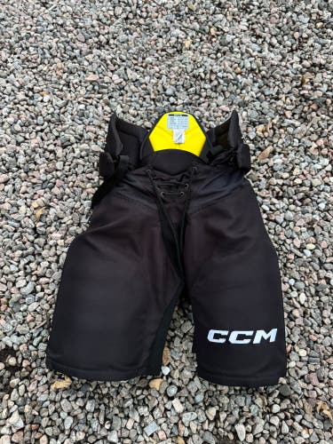 Men's Senior Medium CCM HPTK Hockey Pants Pro Stock (Used)