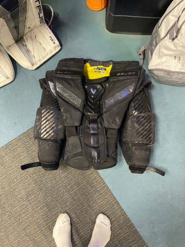 Medium 2023 Bauer Shadow Goalie Chest Protector (Used)