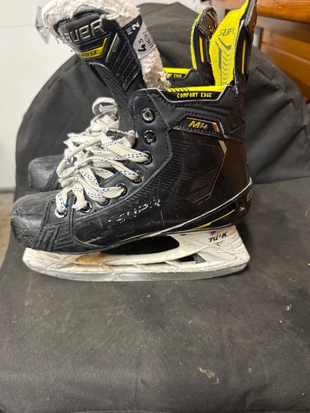 2022 Bauer Supreme M4 Hockey Skates Size 4.5 (Used)
