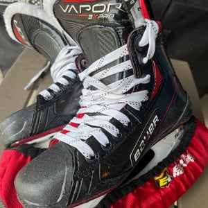 Intermediate New Bauer Vapor 3X Pro Hockey Skates Regular Width Size 2
