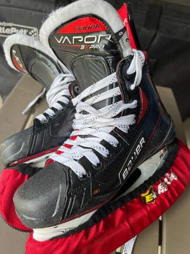 Intermediate New Bauer Vapor 3X Pro Hockey Skates Regular Width Size 2