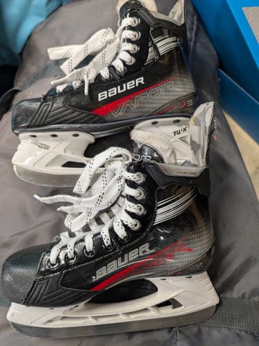 Bauer Vapor 3X Hockey Skates Size 4.5 (Used)