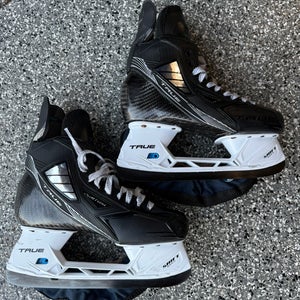 True Pro Custom Hockey Skates Regular Width 9.5