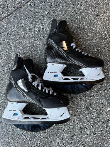 True Pro Custom Hockey Skates Regular Width 9.5