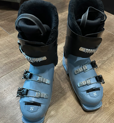 Mondo 23 & 23.5 Salomon Kids All Mountain T3 rt Ski Boots Soft Flex