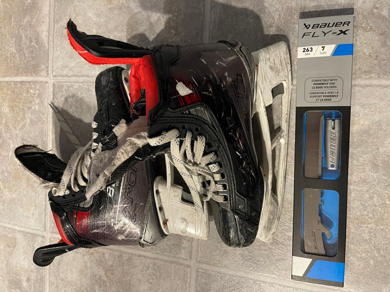 2023 Bauer Vapor 5x pro Hockey Skates Regular Width 6.5 (Used)