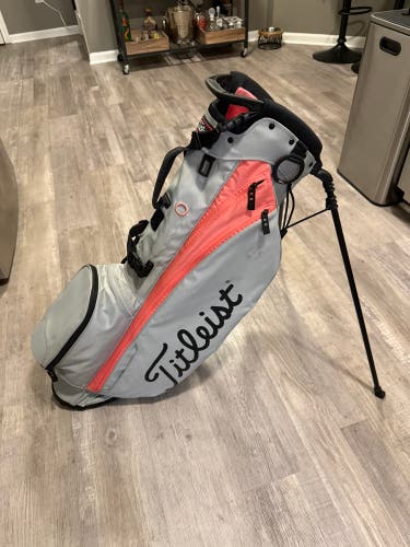 Titleist Players 4 Golf Stand Bag