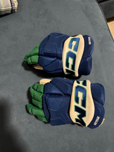 CCM D30 Gloves 13" Pro Stock (Used)