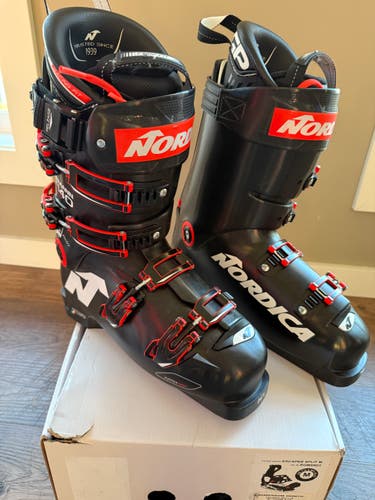 Men's Nordica Dobermann GP 140 Ski Boot - New