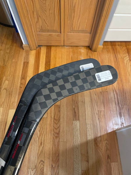 Senior Bauer Vapor Hyperlite 2 Right Handed Hockey Stick P92 (New) 2 pack
