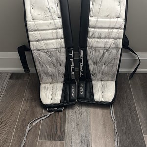 32" True L12.2 Goalie Leg Pads (Used)