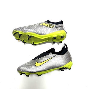 Used Nike Soccer Cleats Grey Junior 03.5 11860-S000300115