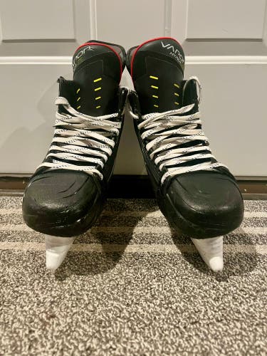 Senior Used Bauer Vapor Hyperlite Hockey Skates Size 9.5