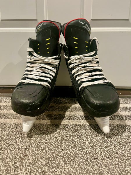 Senior Used Bauer Vapor Hyperlite Hockey Skates Size 9.5