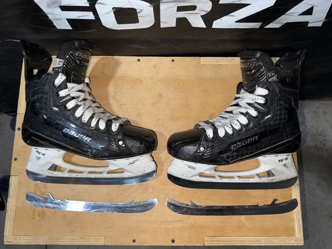 2022 Bauer Supreme Mach Hockey Skates Regular Width Size 5.5 (Used) + 2 Sets of Used Steel