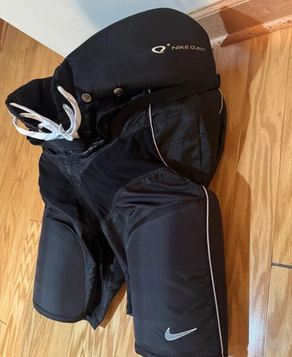 Senior Medium Nike Quest 3 Hockey Pants (New)