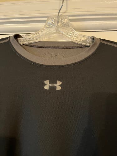 Men’s XL Under Armour long sleeve, lightweight sweatshirt