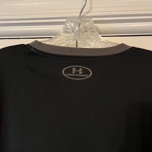 Men’s XL Under Armour long sleeve, lightweight sweatshirt