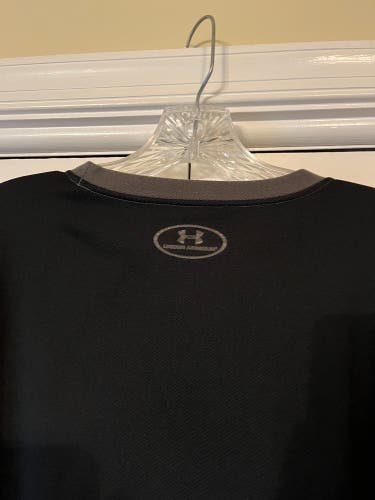 Men’s XL Under Armour long sleeve, lightweight sweatshirt