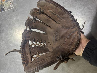 Used Wilson A950 BB/SB Glove RH Throw Brown 11 3/4" 11605-S000209403