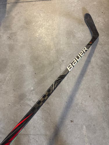 P28 82 Flex Senior Bauer Vapor Fly Light Left Hand Hockey Stick Pro Stock New