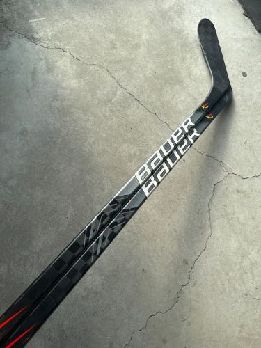 2 Pack P28 82 Flex Senior Bauer Vapor Fly Light Left Hand Hockey Stick Pro Stock New