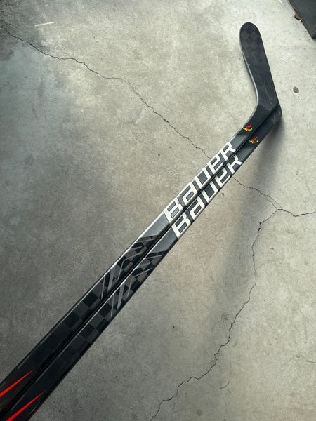 2 Pack P28 82 Flex Senior Bauer Vapor Fly Light Left Hand Hockey Stick Pro Stock New