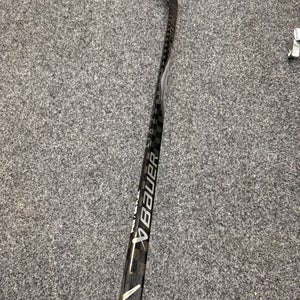 Intermediate Bauer Vapor LTX Pro Right Handed Hockey Stick P28 (Used)