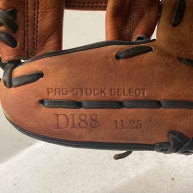 Used Wilson DI88 BB/SB Glove RH Throw Brown 11 1/4" 11725-S000493305