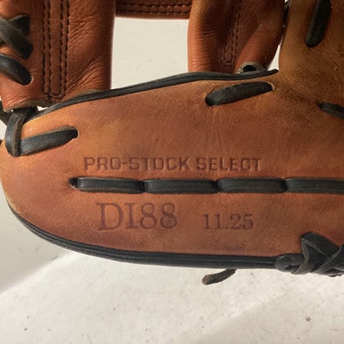 Used Wilson DI88 BB/SB Glove RH Throw Brown 11 1/4" 11725-S000493305