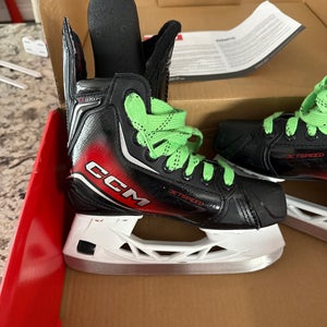 CCM JetSpeed FT870 Hockey Skates Regular Width Size 1.5 (Used)