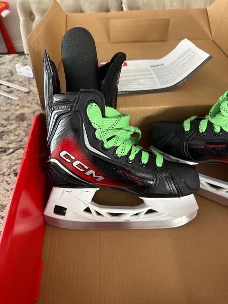 CCM JetSpeed FT870 Hockey Skates Regular Width Size 1.5 (Used)