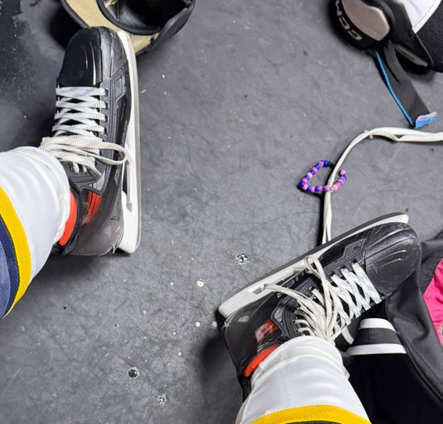 2025 Bauer Vapor 5x pro Hockey Skates 9.5 (Used)