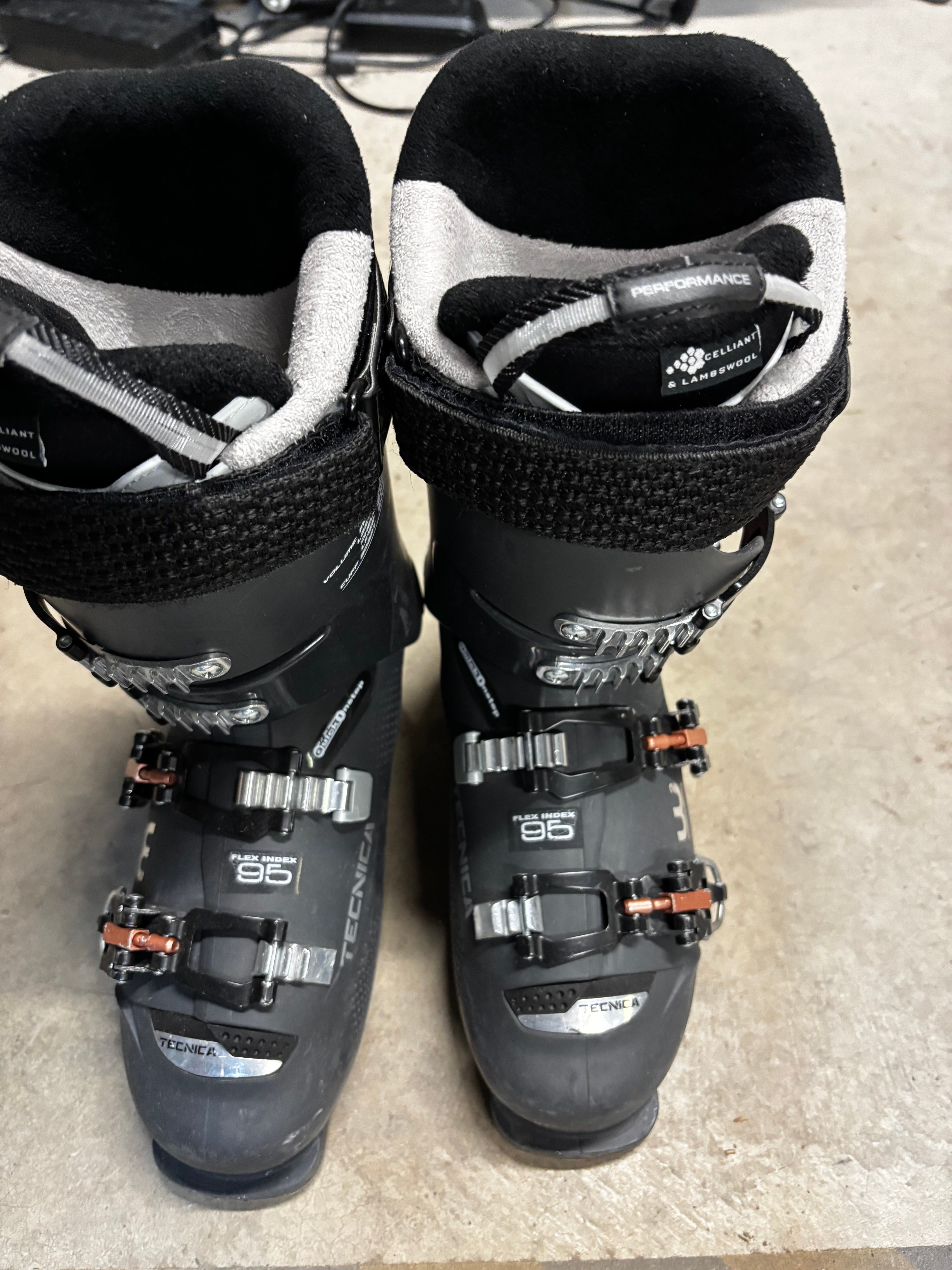 Kid's Tecnica Racing R9.8 110 Ski Boots Medium Flex Mondo 26.5